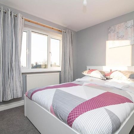 Spacious Two Bed House With Parking And Garden Dudley Eksteriør bilde