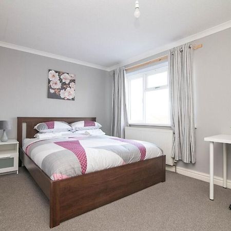 Spacious Two Bed House With Parking And Garden Dudley Eksteriør bilde