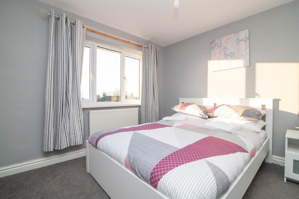 Spacious Two Bed House With Parking And Garden Dudley Eksteriør bilde