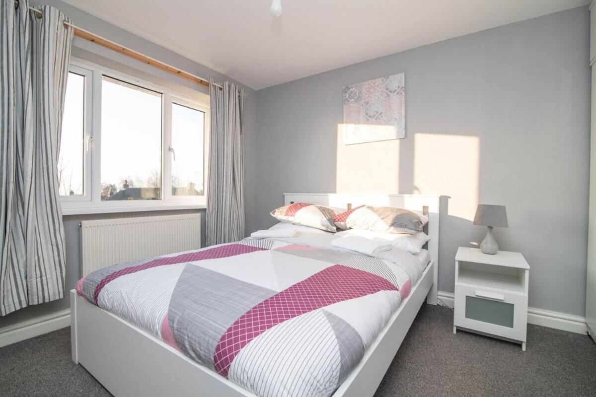 Spacious Two Bed House With Parking And Garden Dudley Eksteriør bilde